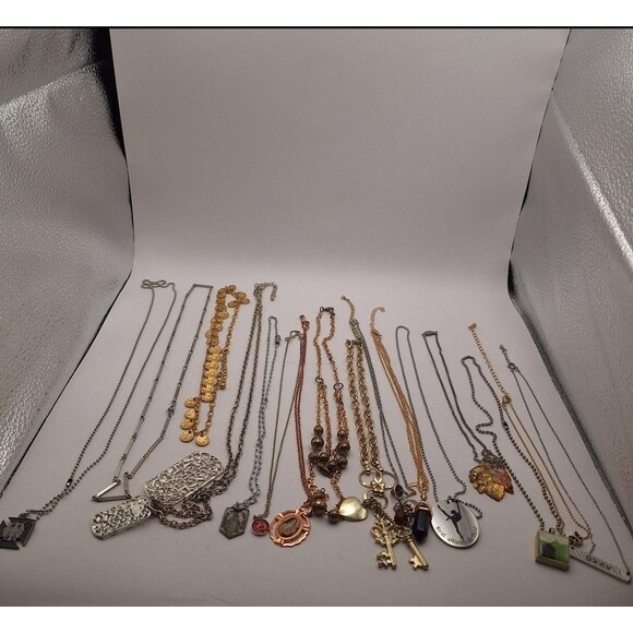 Lot Of 21 Chain Used Unbranded Necklaces - Picture 2 of 10